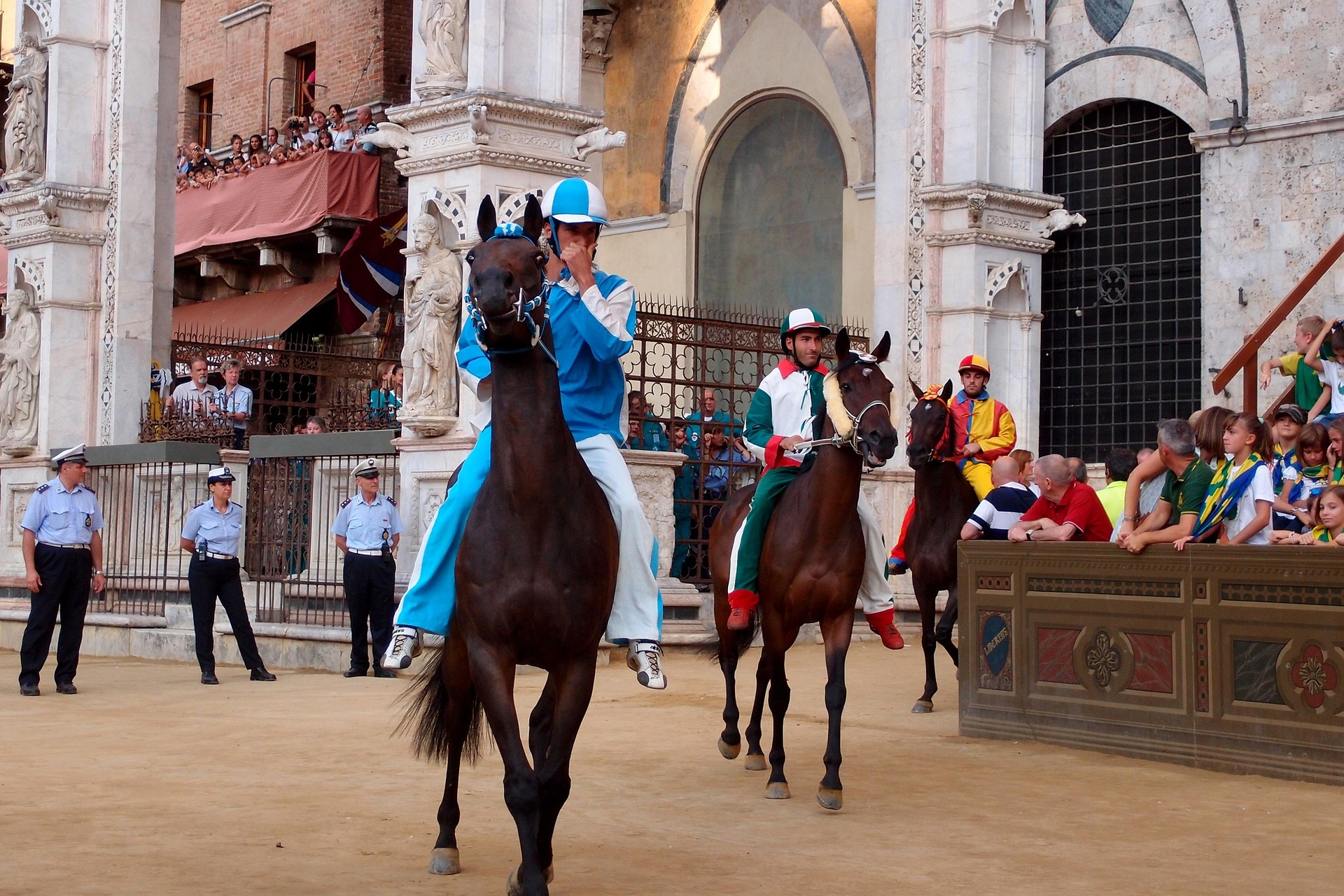 Manifestazioni con cavalli. Veterinari nuoresi in trasferta a Siena